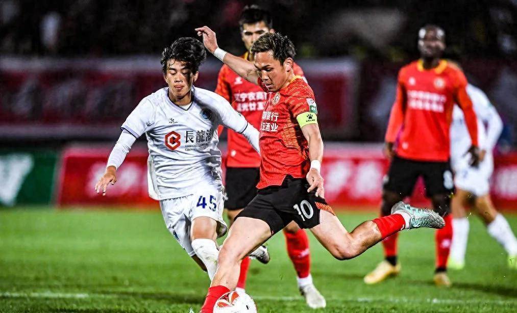 九游体育-德布劳内意外战胜日本队，比赛局势复杂引爆全场！