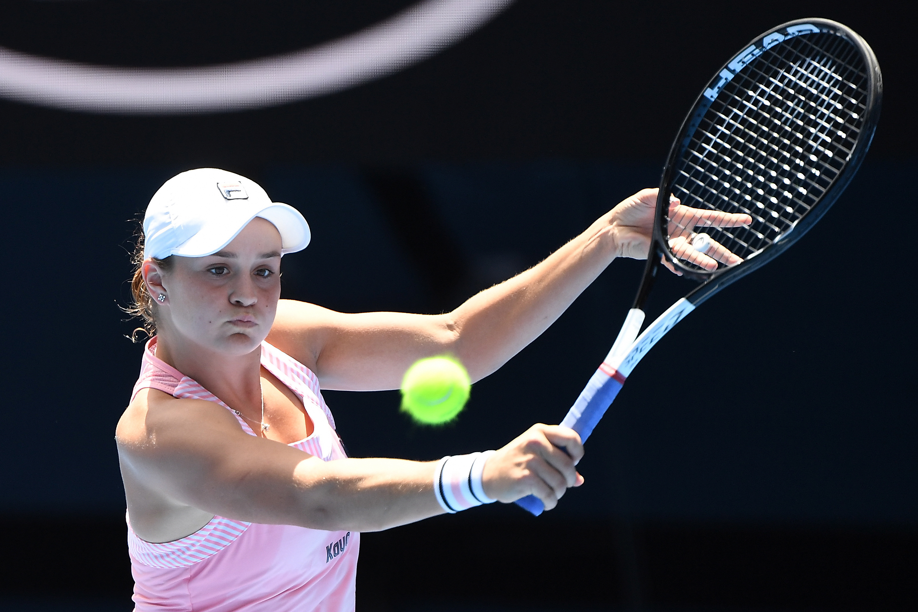 九游娱乐-莎拉波娃意外战胜巴黎圣日耳曼，重返赛场引爆全场！