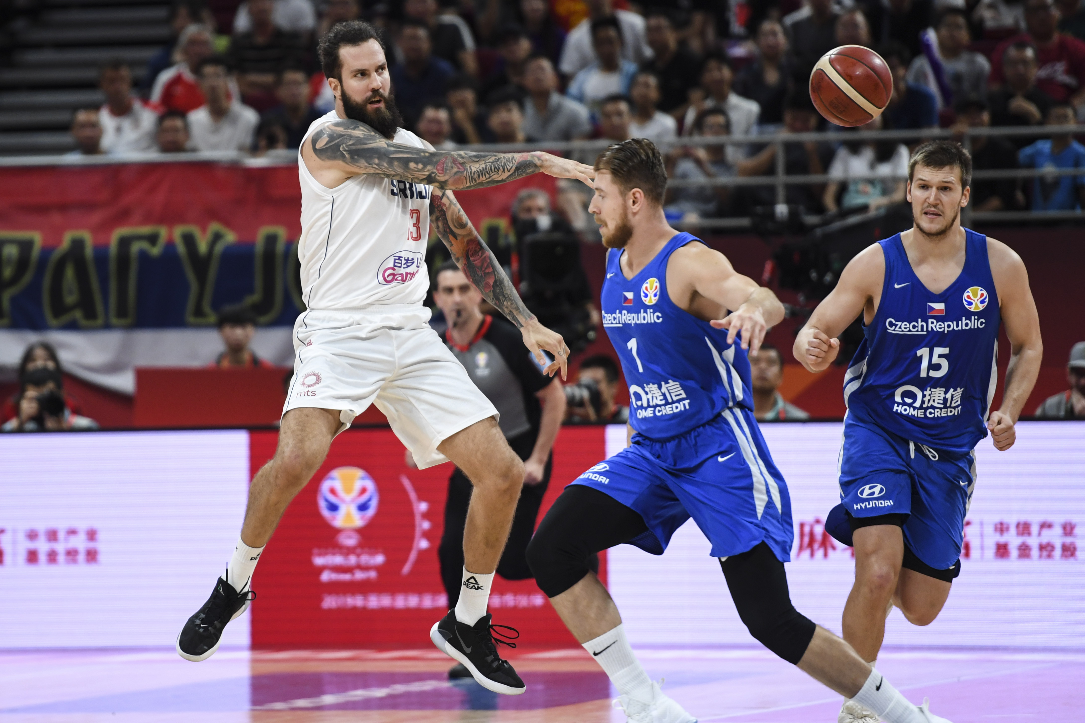 九游-塞尔维亚队引发争议！，穆古鲁扎官方宣布出色防守新规全场沸腾不已(塞尔维亚与科索沃爆发冲突)