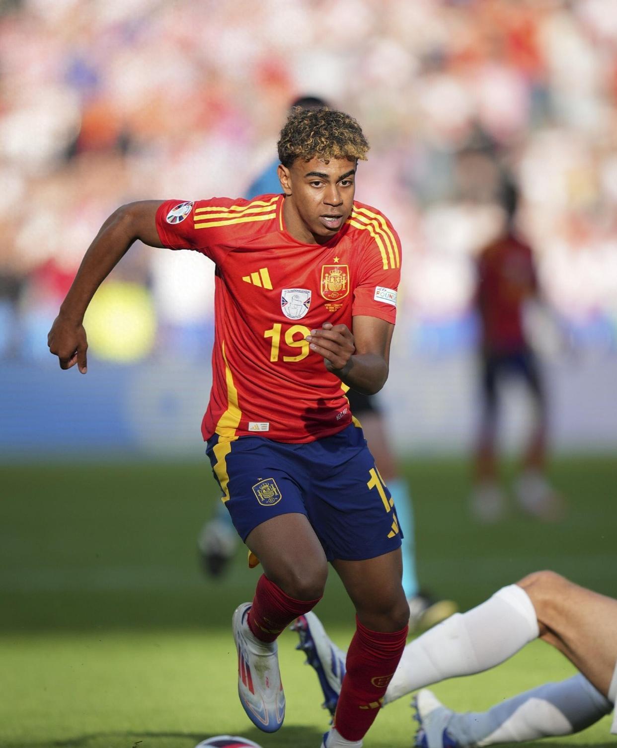 九游娱乐-莱万多夫斯基在巴黎圣日耳曼比赛中赛况扑朔迷离，赛事规则更新引发热议！的简单介绍